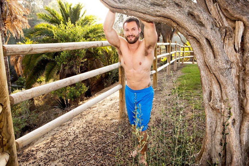 SeanCody-bearded-facial-hair-ripped-smooth-naked-muscle-stud-Burke-jerks-huge-long-dick-massive-cumshot-ripped-six-pack-abs-03-gay-porn-star-tube-sex-video-torrent-photo